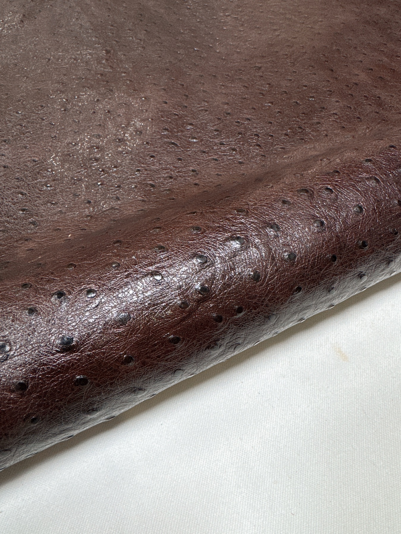 OQ-01 leather handfeel and fold reference